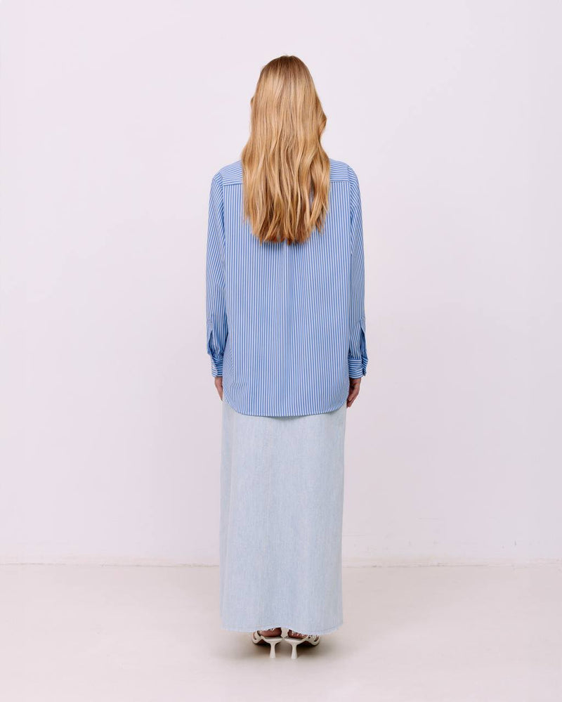 Shirt - Milky with a blue stripe
