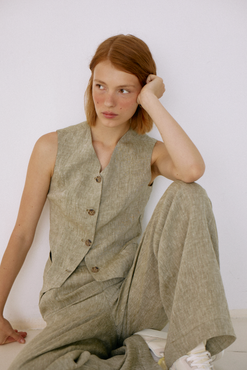 Linen vest olive